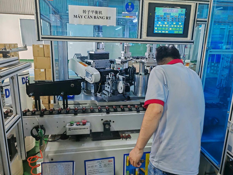 集智平衡機售后團隊遠赴越南，助力“永捷電機”設備維護